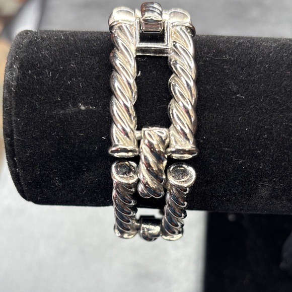 Elegant Silver Bracelet - Picture 1 of 4